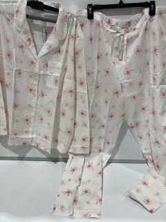 A QTY OF THE WHITE COMPANY ITEMS TO INCLUDE LINEN PRINT STRAPPY DRESS 18 WHITE/GREY TOTAL RRP £258