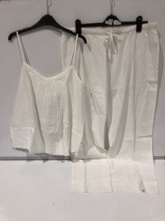 A QTY OF THE WHITE COMPANY ITEMS TO INCLUDE JERSEY LACE TRIM DOT NIGHTIE EXTRA LARGE TOTAL RRP £317