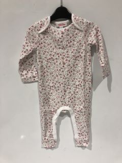 A QTY OF THE WHITE COMPANY ITEMS TO INCLUDE STRIPED SLEEPSUIT 9-12 MONTHS TOTAL RRP £122