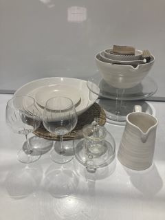 A QTY OF THE WHITE COMPANY ITEMS TO INCLUDE CERAMIC BOWLS