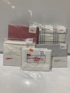 A QTY OF THE WHITE COMPANY ITEMS TO INCLUDE GINGHAM BED LINEN FITTED SHEET TOTAL RRP £196