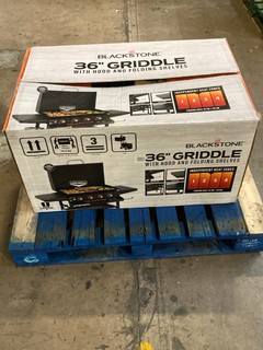 BLACKSTONE 36 INCH GRIDDLE WITH HOOD & FRONT ACCESSORY SHELF RRP £789