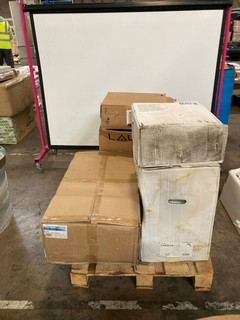 PALLET OF ASSORTED ITEMS TO INCLUDE CISTERN TANKS & BACK TO WALL UNIT CABINET