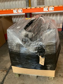 PALLET OF ITEMS TO INCLUDE AMIPART INDICATOR LAMP LH, LARGE DUAL TOWING MIRROR