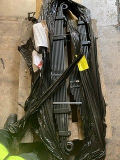 PALLET OF ITEMS TO INCLUDE RENAULT FRONT 2 LEAF SPRING, RENAULT 2+1 LEAF SPRING & DRAG LINK