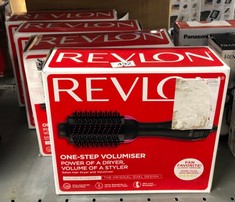 4 X REVLON ONE-STEP HAIR DRYER AND VOLUMIZER FOR MID TO LONG HAIR (ONE-STEP, 2-IN-1 STYLING TOOL, IONIC AND CERAMIC TECHNOLOGY, UNIQUE OVAL DESIGN) RVDR5222.: LOCATION - C RACK