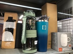 QUANTITY OF ITEMS TO INCLUDE DRINKPOD LGB-280B VACUUM INSULATED TRAVEL MUG, STAINLESS STEEL, BLUE, 280ML: LOCATION - D RACK