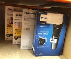 QUANTITY OF ITEMS TO INCLUDE PHILIPS SERIES 3000 WET OR DRY MEN'S ELECTRIC SHAVER WITH A 5D PIVOT & FLEX HEADS, SHINY BLUE: LOCATION - D RACK