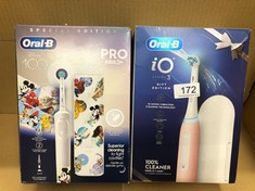 ORAL-B PRO KIDS ELECTRIC TOOTHBRUSH, 1 TOOTHBRUSH HEAD, X4 DISNEY STICKERS, 1 TRAVEL CASE, 2 MODES WITH KID-FRIENDLY SENSITIVE MODE, AGES 3+, 2 PIN UK PLUG, SPECIAL EDITION + ORAL-B IO SERIES 3 GIFT