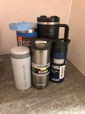 QTY OF INSULATED MUGS TO INCLUDE STANLEY QUENCHER H2.0 TUMBLER 1.18L: LOCATION - BACK TABLES