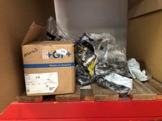 QUANTITY OF ASSORTED PLUMBING ITEMS TO INCLUDE GALVANISED STEEL PIPE CONNECTORS ::: LOCATION - RACK 1(COLLECTION OR OPTIONAL DELIVERY AVAILABLE)