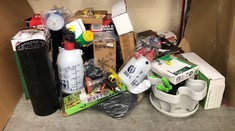 QUANTITY OF ASSORTED GARDEN ITEMS TO INCLUDE GARDENA MULTI SPRAY NOZEL: LOCATION - RACK 2(COLLECTION OR OPTIONAL DELIVERY AVAILABLE)