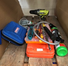 QUANTITY OF ASSORTED TOOL ITEMS TO INCLUDE RYOBI RECHARGABLE HAND DRILL: LOCATION - RACK 2(COLLECTION OR OPTIONAL DELIVERY AVAILABLE)