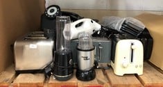 QUANTITY OF ASSORTED KITCHEN ITEMS TO INCLUDE MAGIC BULLET MINI BLENDER: LOCATION - RACK 2(COLLECTION OR OPTIONAL DELIVERY AVAILABLE)