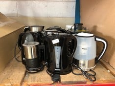 QUANTITY OF ASSORTED KITCHEN ITEMS TO INCLUDE RUSSELL HOBBS BLACK ELECTRIC KETTLE: LOCATION - RACK 2(COLLECTION OR OPTIONAL DELIVERY AVAILABLE)