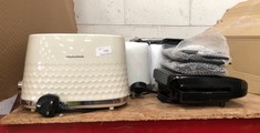 QUANTITY OF ASSORTED KITCHEN ITEMS TO INCLUDE MORPHY RICHARD CREAK TEXTURED TOASTER: LOCATION - RACK 2(COLLECTION OR OPTIONAL DELIVERY AVAILABLE)