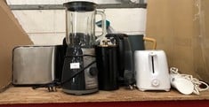 QUANTITY OF ASSORTED KITCHEN ITEMS TO INCLUDE MURPHY RICHARDS 1.5 LITRE BLENDER: LOCATION - RACK 2(COLLECTION OR OPTIONAL DELIVERY AVAILABLE)