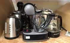 QUANTITY OF ASSORTED KITCHEN ITEMS TO INCLUDE DULCE GUSTO COFFEE MACHINE: LOCATION - RACK 2(COLLECTION OR OPTIONAL DELIVERY AVAILABLE)