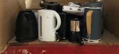 QUANTITY OF ASSORTED KITCHEN ITEMS TO INCLUDE SWAN GREY ELECTRIC KETTLE: LOCATION - RACK 3(COLLECTION OR OPTIONAL DELIVERY AVAILABLE)