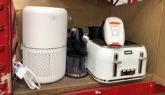 QUANTITY OF ASSORTED KITCHEN ITEMS TO INCLUDE BREVILLE 4 BAY TOASTER: LOCATION - RACK 3(COLLECTION OR OPTIONAL DELIVERY AVAILABLE)