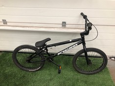 SCWINN MESA MOUNTAIN BIKE, 18” FRAME, 26” WHEELS, 21 SPEED TRIGGER SHIFT GEARS.: LOCATION - MIDDLE FLOOR(COLLECTION OR OPTIONAL DELIVERY AVAILABLE)