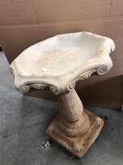 BAULSTER BIRD BATH - COLLECTION ONLY - LOCATION RIGHT RACK