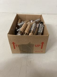 BOX OF RIMMEL LONDON THE MULTI-TASKER CONCEALER