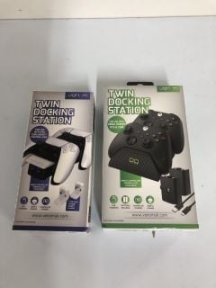 2 X TWIN DOCKING STATION FOR XBOX SERIES X & 1 & TWIN DOCKING STATION FOR PS5 DUAL SENSE CONTROLLERS