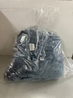 LARGE BLANKET (BLUE)