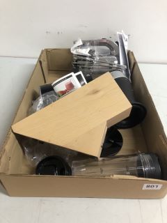 BOX OF ASSORTED KITCHEN ITEMS