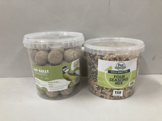 2 X BIRD FOOD IN FOUR SEASONS MIX