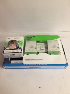 3 X ASSORTED ITEMS TO INCLUDE BELKIN BOOSTCHARGE 3 PIECE SET