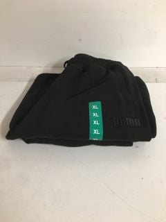 2 X PAIRS OF PUMA JOGGER SHORTS IN BLACK - SIZE XL