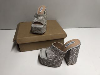 STEVE MADDEN TRIXIE-R HIGH HEELS IN SILVER RRP: £170