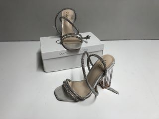 QUIZ CLOTHING SILVER SHOES SIZE 5