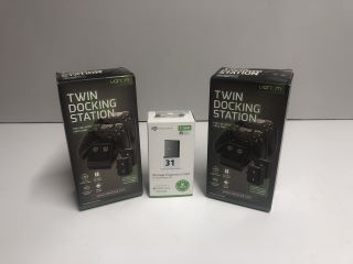 SEAGATE XBOX STORAGE EXPANSION CARD AND 2 X TWIN DOCKING STATIONS