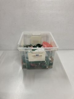 A BOX OF ASSORTED PC COMPONENTS TO INCLUDE PCBS