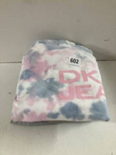 CLOTHING TO INCLUDE DKNY JEANS T SHIRT L