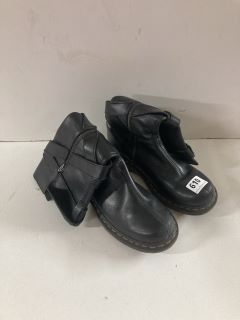 DR MARTENS BOOTS SIZE 5