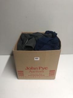 A BOX OF ASSORTED MEN'S AND WOMEN'S CLOTHING