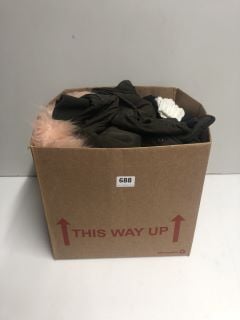 A BOX OF ASSORTED MEN'S AND WOMEN'S CLOTHING