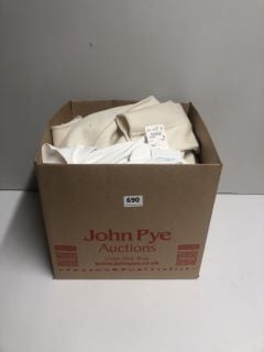 A BOX OF ASSORTED MEN'S AND WOMEN'S CLOTHING