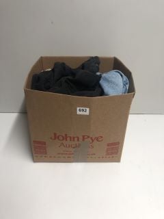 A BOX OF ASSORTED MEN'S AND WOMEN'S CLOTHING