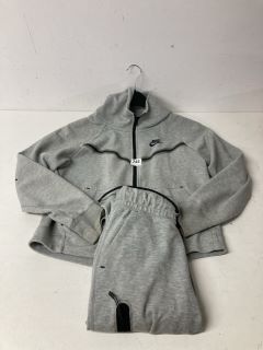 NIKE TRACK SUIT SIZE:XS