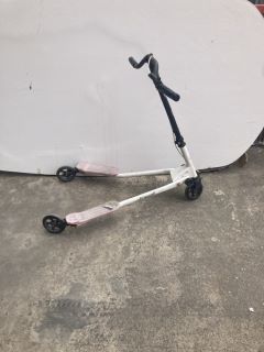 CHILDREN'S 3 - WHEEL SCOOTER