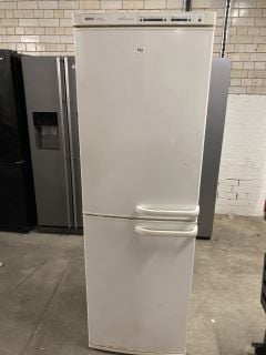 BOSCH FREESTANDING FRIDGE FREEZER MODEL: KGU31123GB