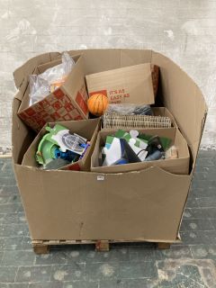 PALLET OF ASSORTED ITEMS TO INCLUDE BOOKS