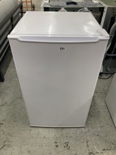 ESSENTIALS UNDERCOUNTER FRIDGE MODEL: CUR50W18