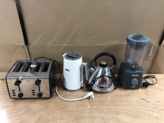 QTY OF KITCHEN ITEMS INC KENWOOD BLENDER