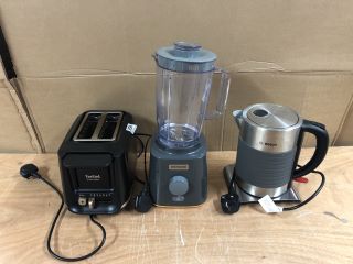 QTY OF KITCHEN ITEMS INC KENWOOD BLENDER